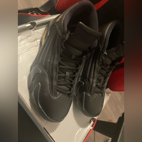 I got a new pair trying to bless someone with rare shoes for a low price - Picture 5 of 10